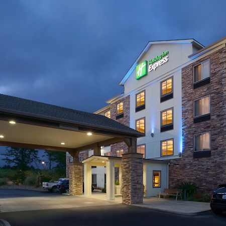 Holiday Inn Express Newport By Ihg Экстерьер фото