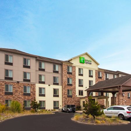 Holiday Inn Express Newport By Ihg Экстерьер фото