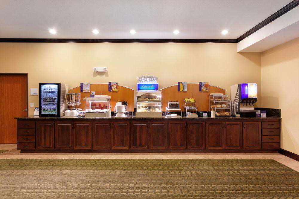 Holiday Inn Express Newport By Ihg Экстерьер фото