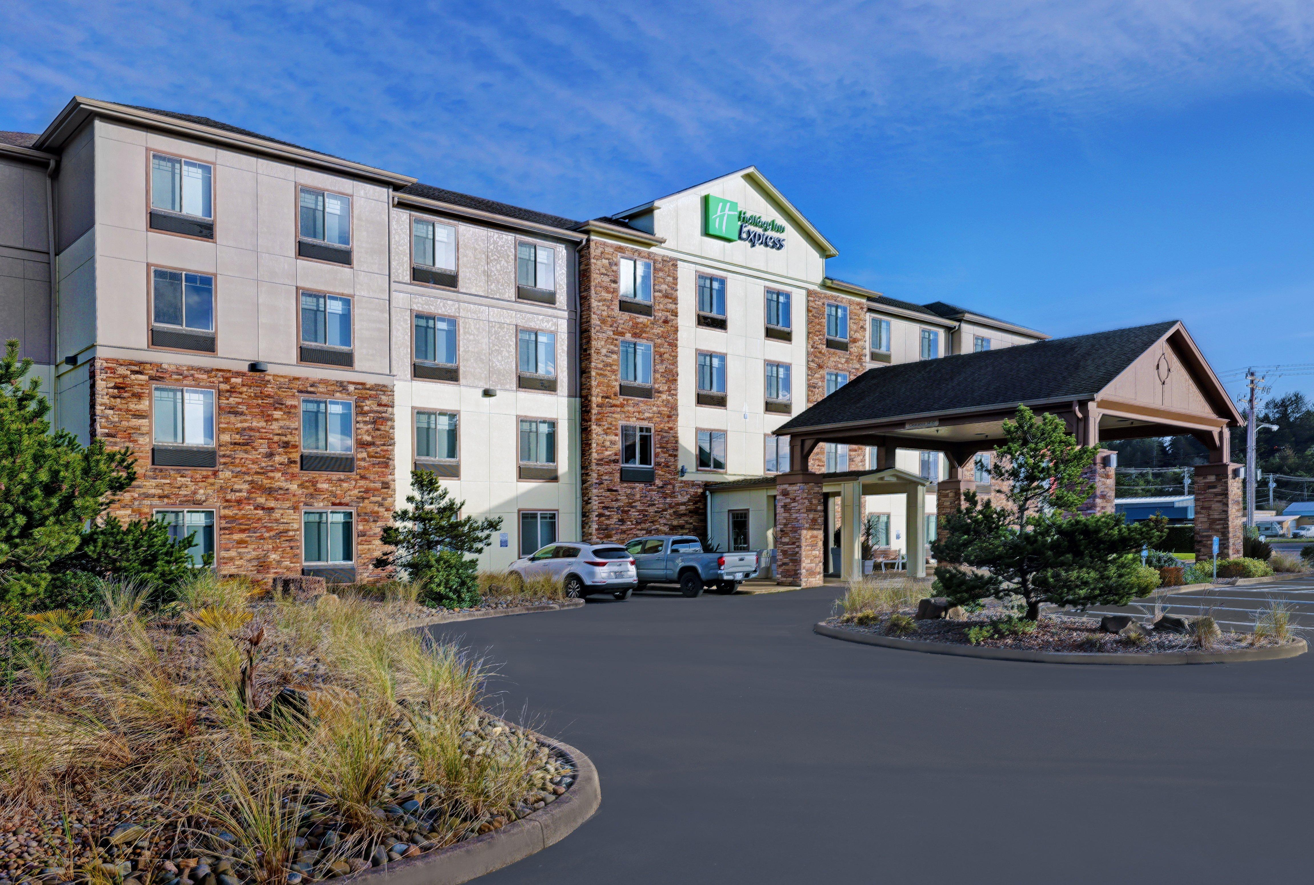 Holiday Inn Express Newport By Ihg Экстерьер фото