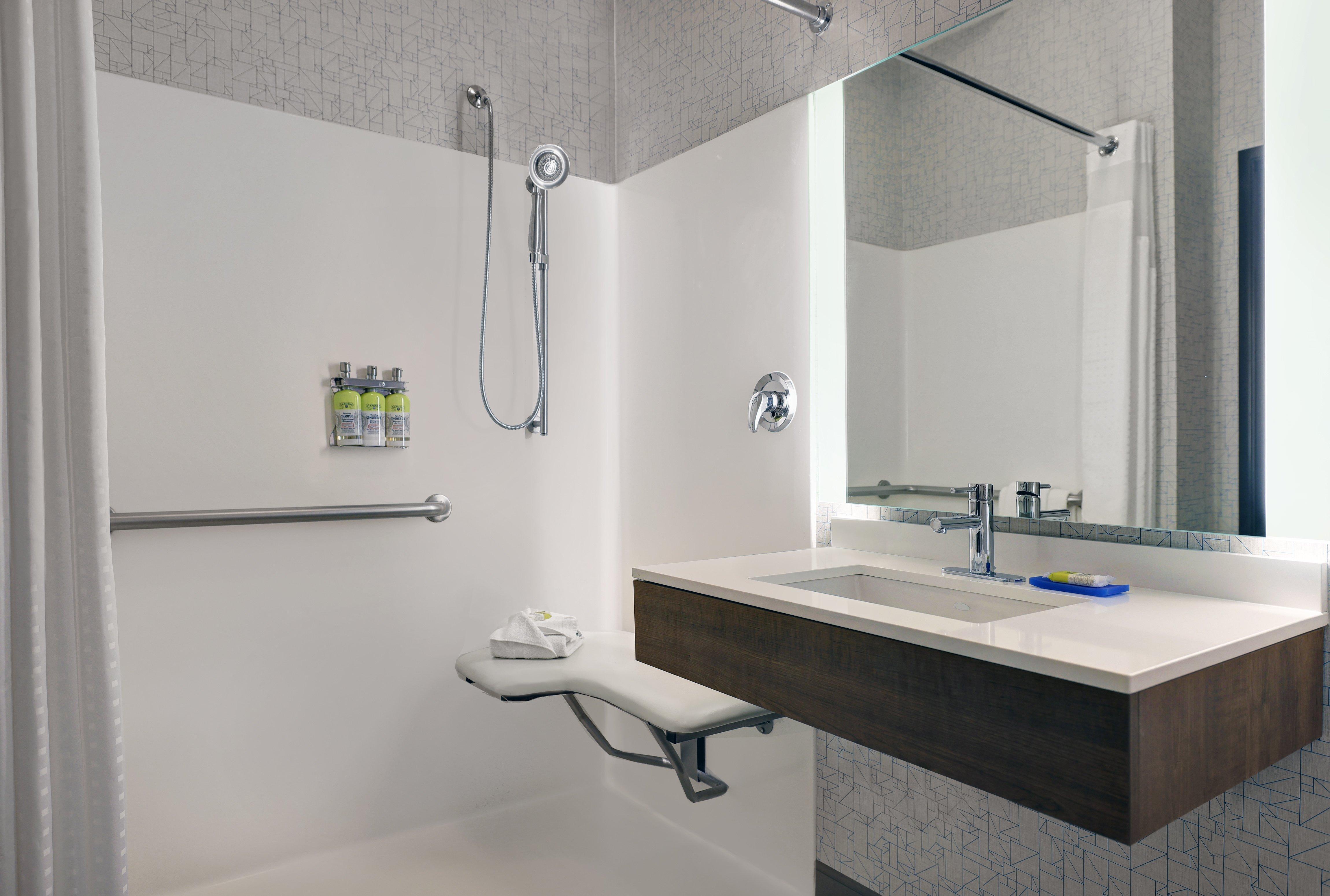 Holiday Inn Express Newport By Ihg Экстерьер фото