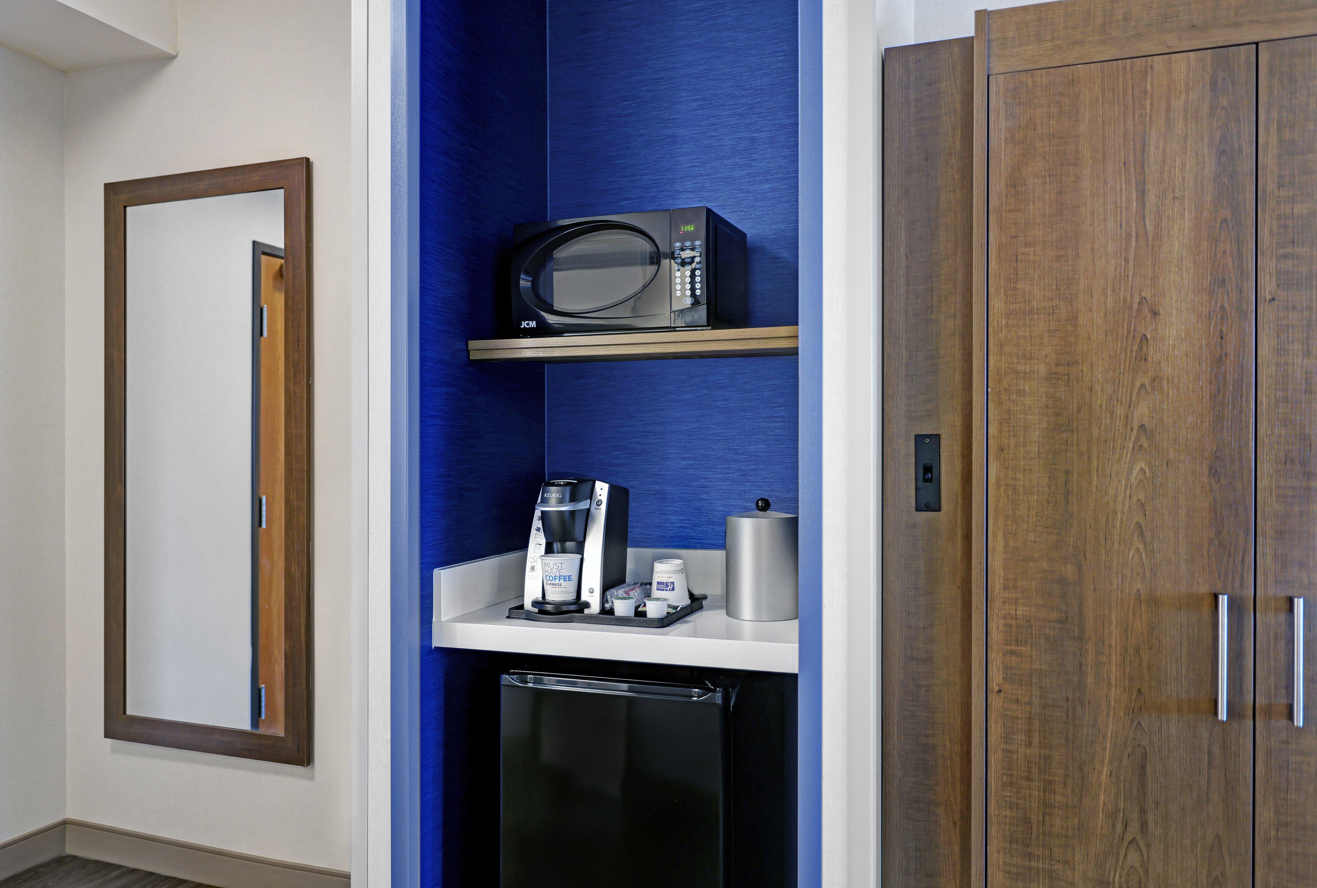 Holiday Inn Express Newport By Ihg Экстерьер фото