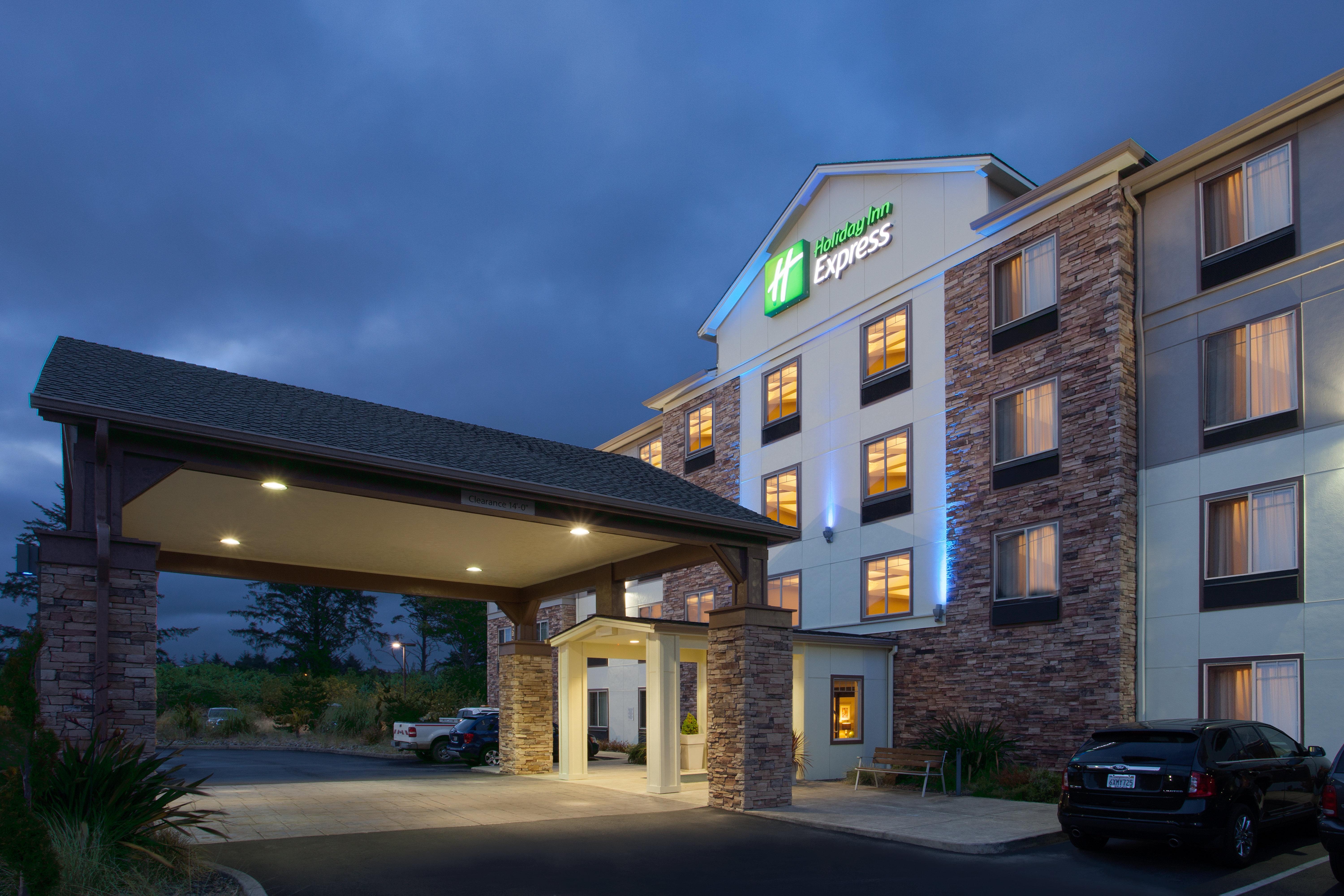 Holiday Inn Express Newport By Ihg Экстерьер фото