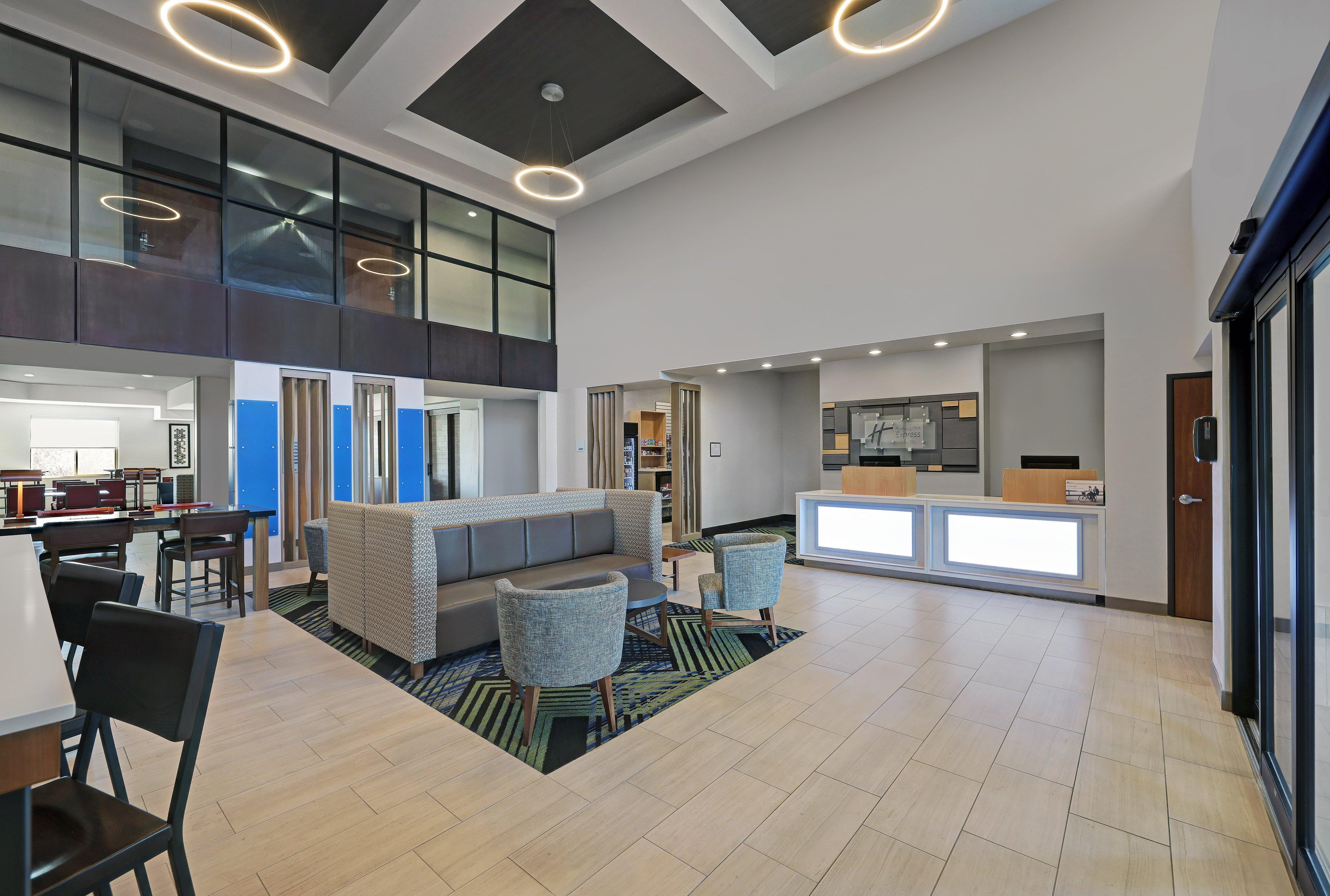 Holiday Inn Express Newport By Ihg Экстерьер фото
