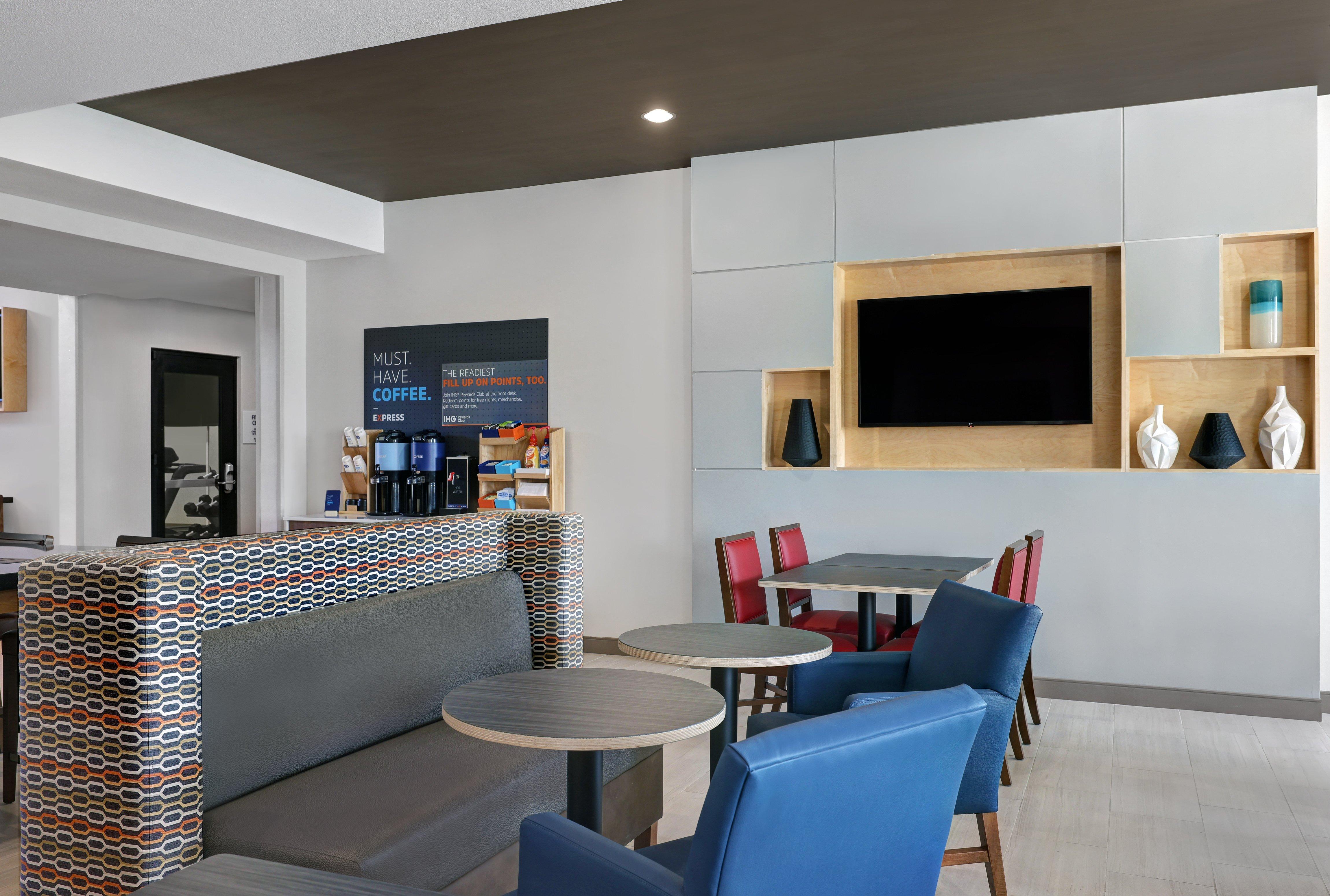 Holiday Inn Express Newport By Ihg Экстерьер фото