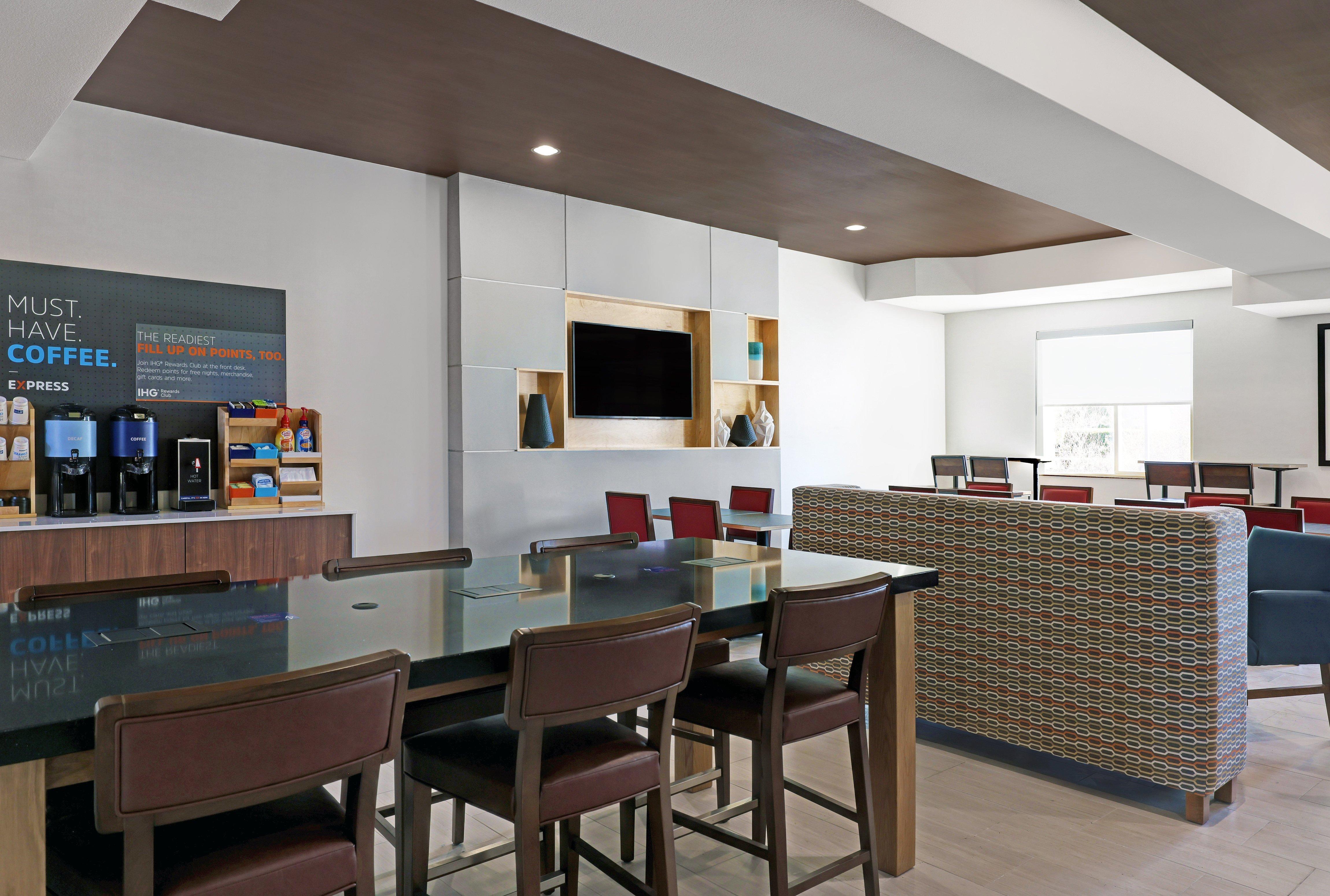 Holiday Inn Express Newport By Ihg Экстерьер фото