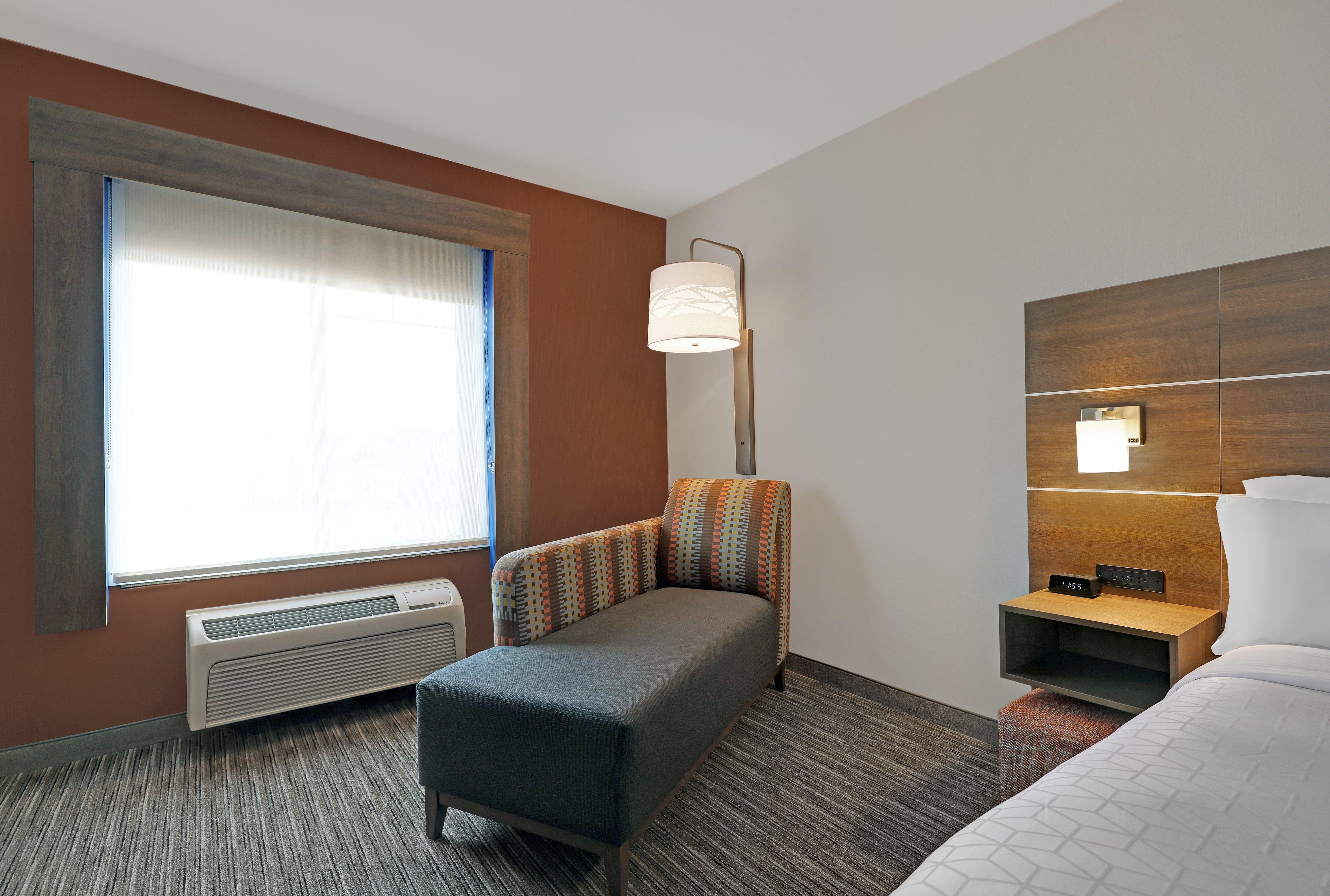Holiday Inn Express Newport By Ihg Экстерьер фото
