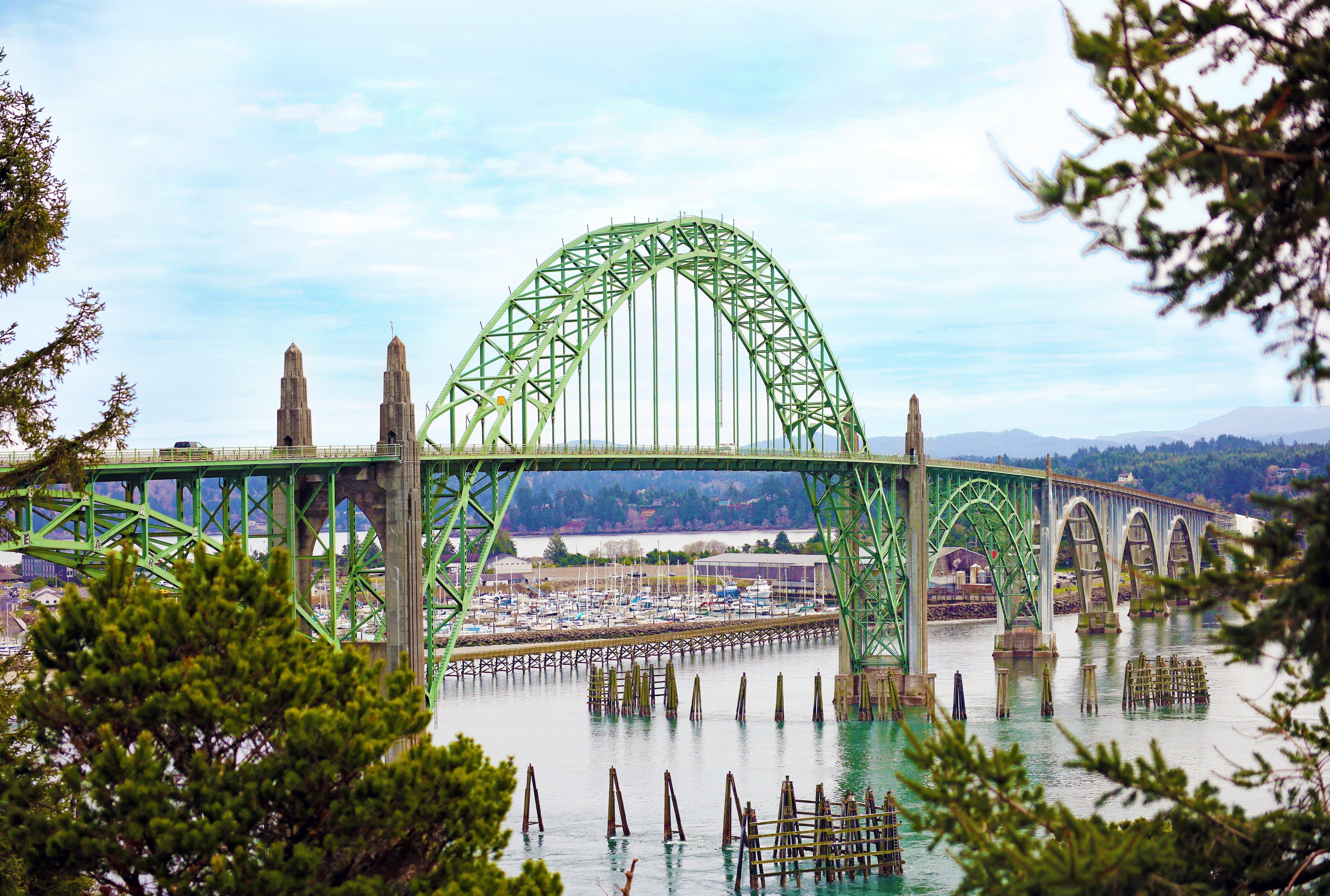 Holiday Inn Express Newport By Ihg Экстерьер фото