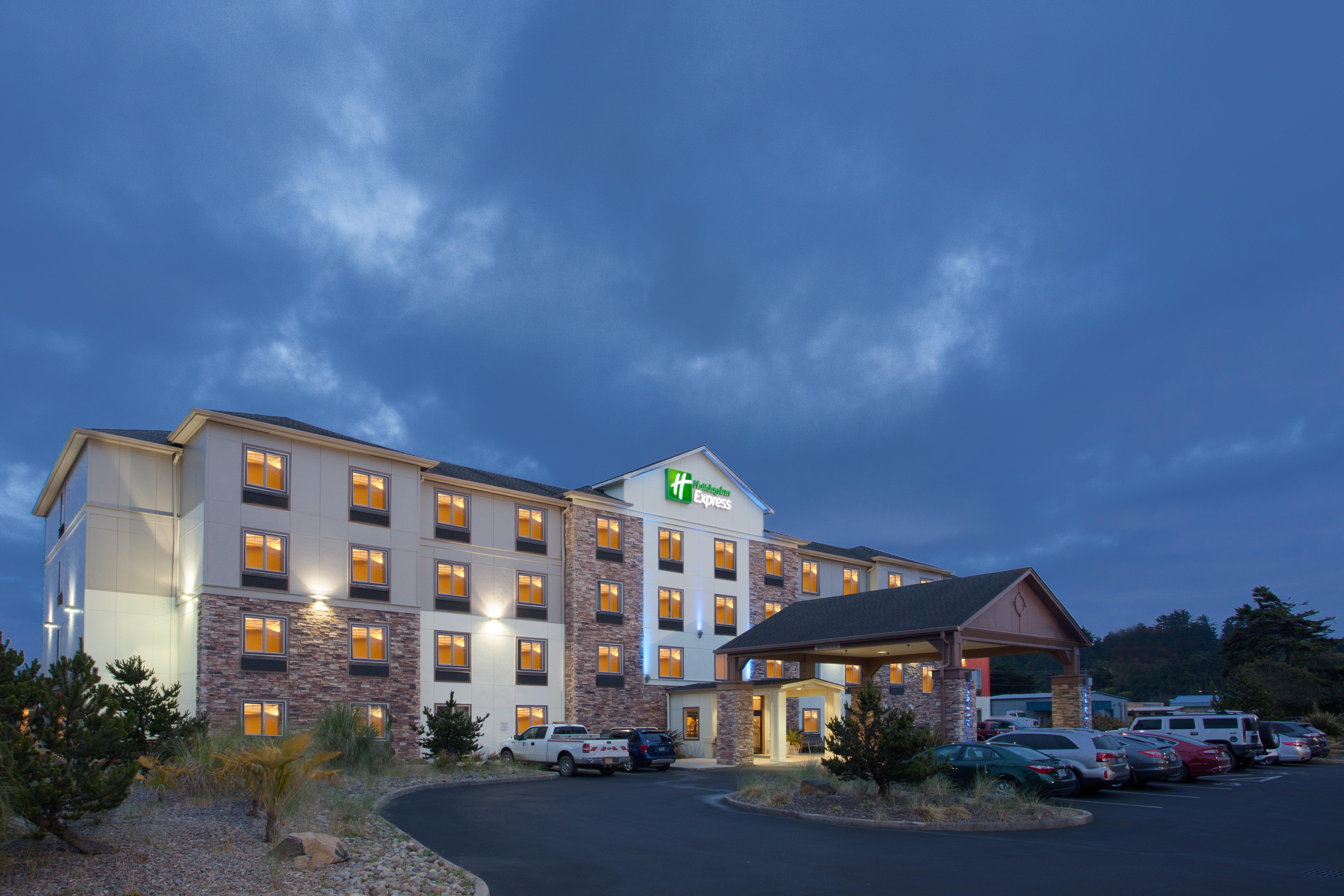 Holiday Inn Express Newport By Ihg Экстерьер фото
