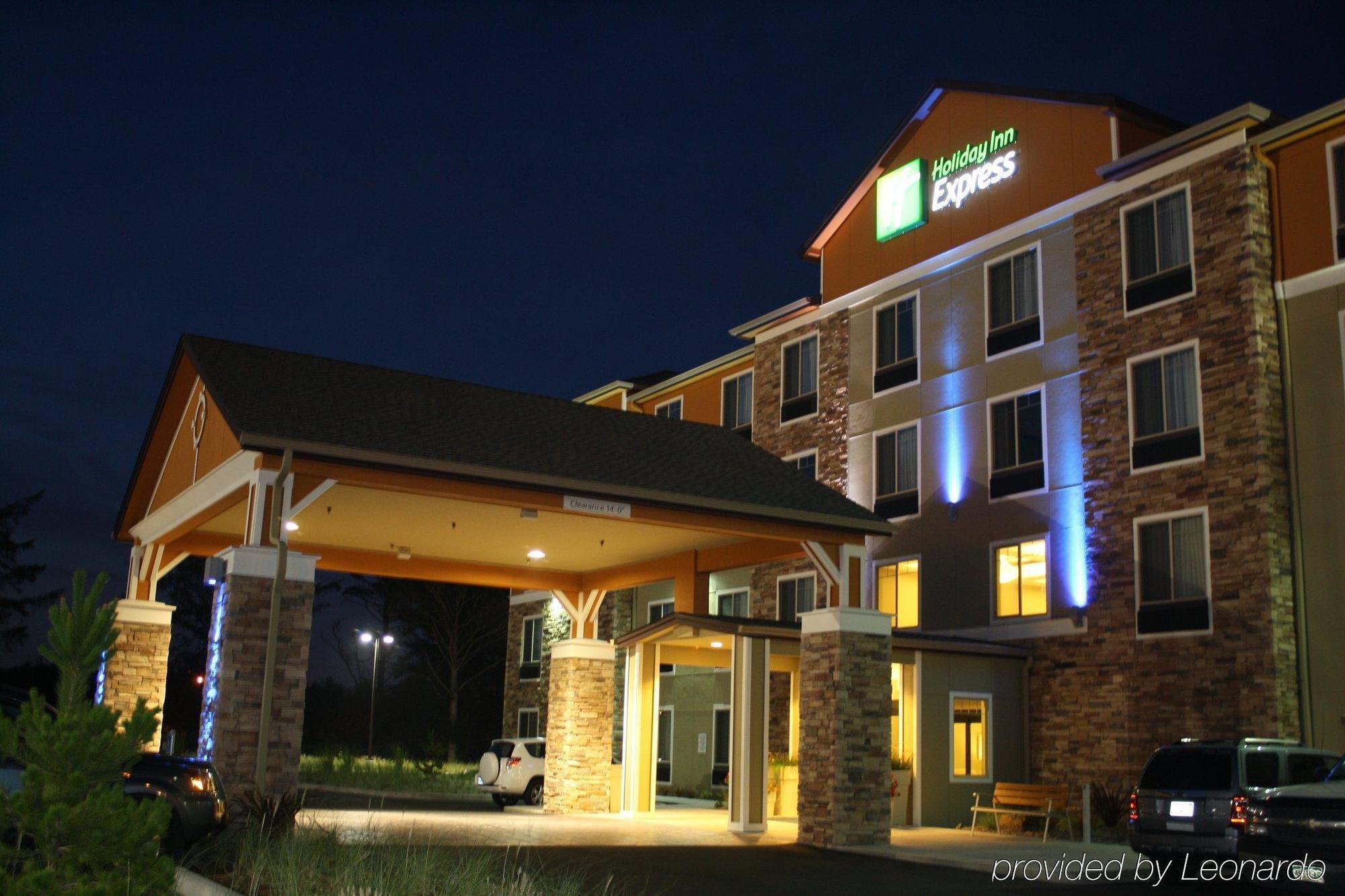 Holiday Inn Express Newport By Ihg Экстерьер фото