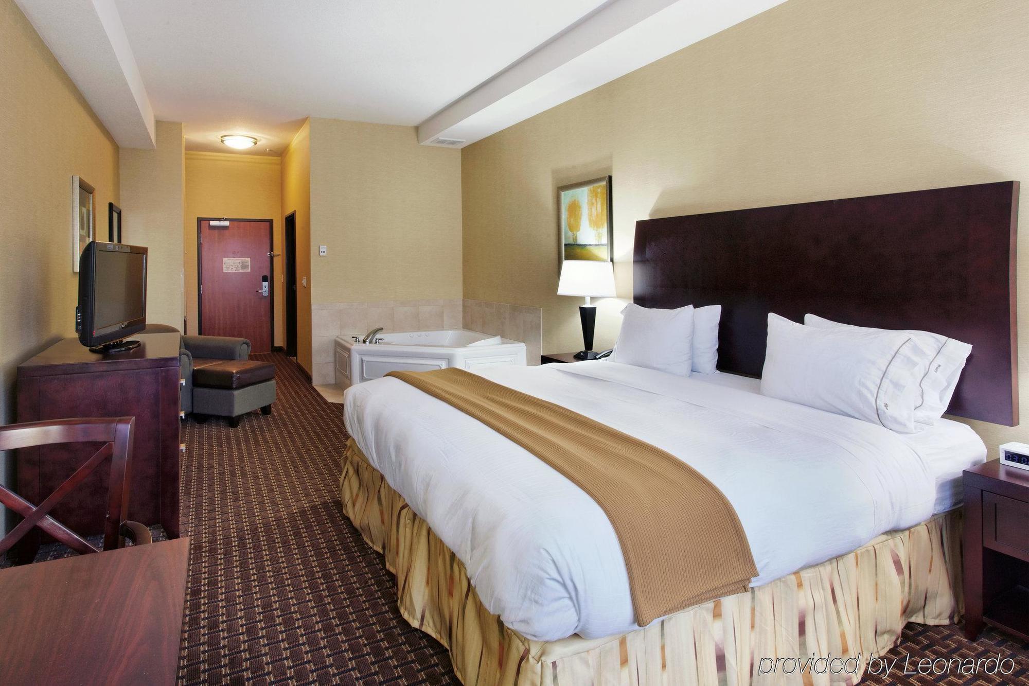 Holiday Inn Express Newport By Ihg Номер фото