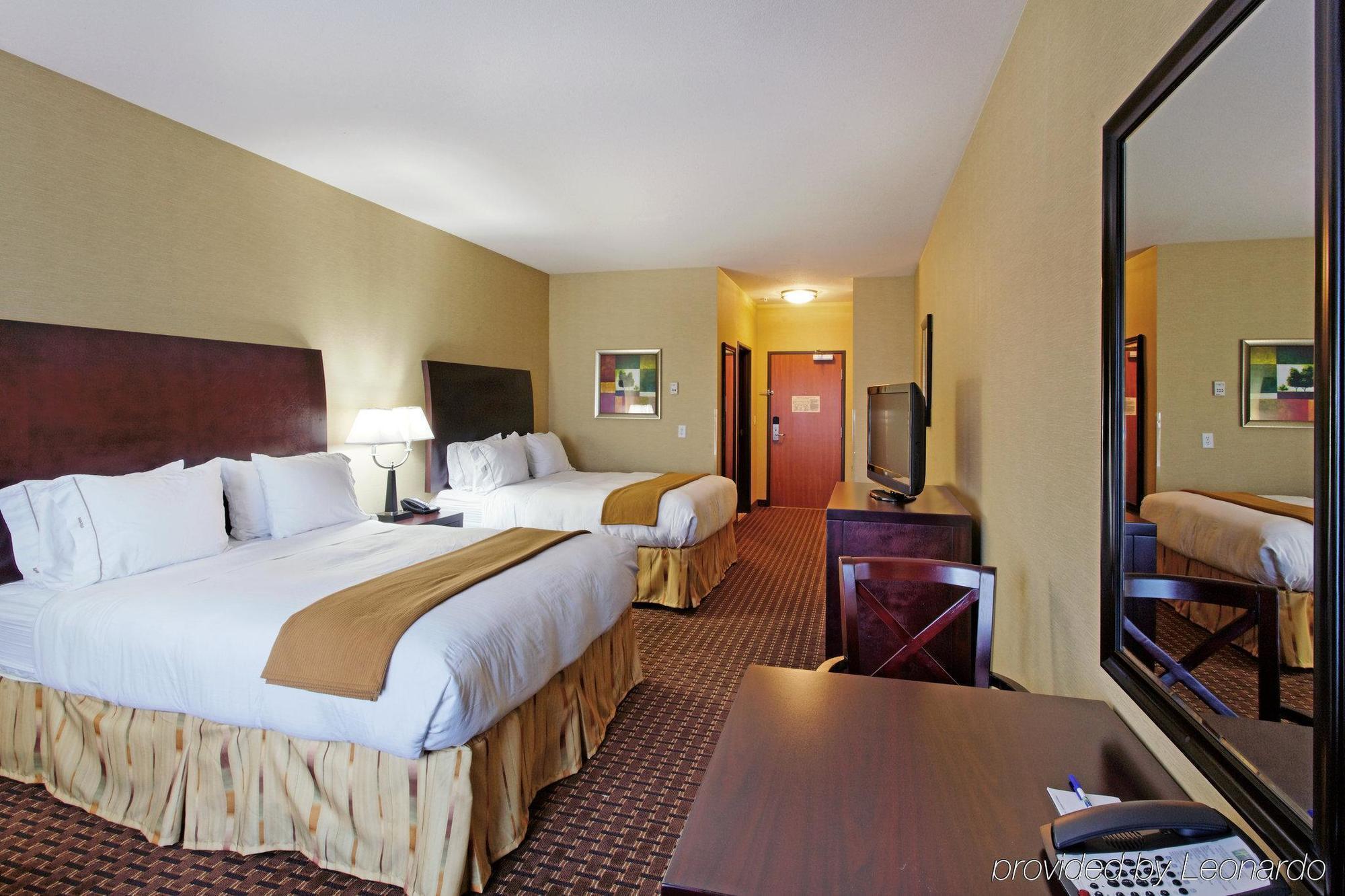Holiday Inn Express Newport By Ihg Экстерьер фото