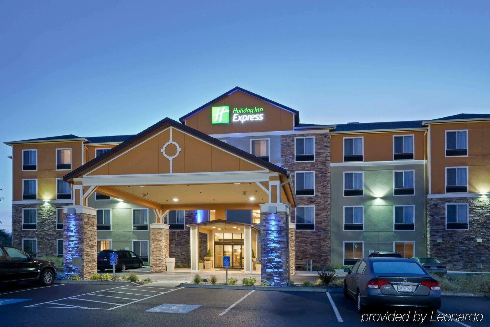 Holiday Inn Express Newport By Ihg Экстерьер фото