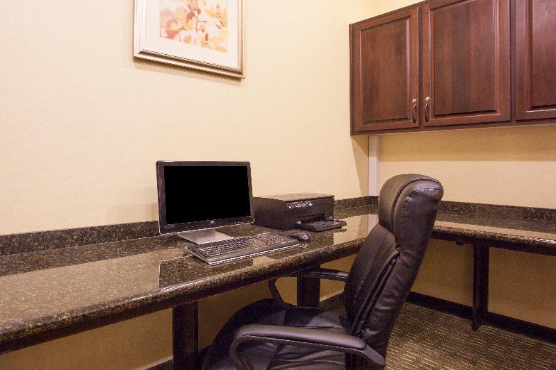 Holiday Inn Express Newport By Ihg Экстерьер фото