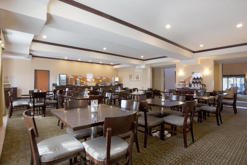 Holiday Inn Express Newport By Ihg Экстерьер фото