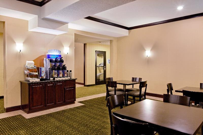 Holiday Inn Express Newport By Ihg Экстерьер фото